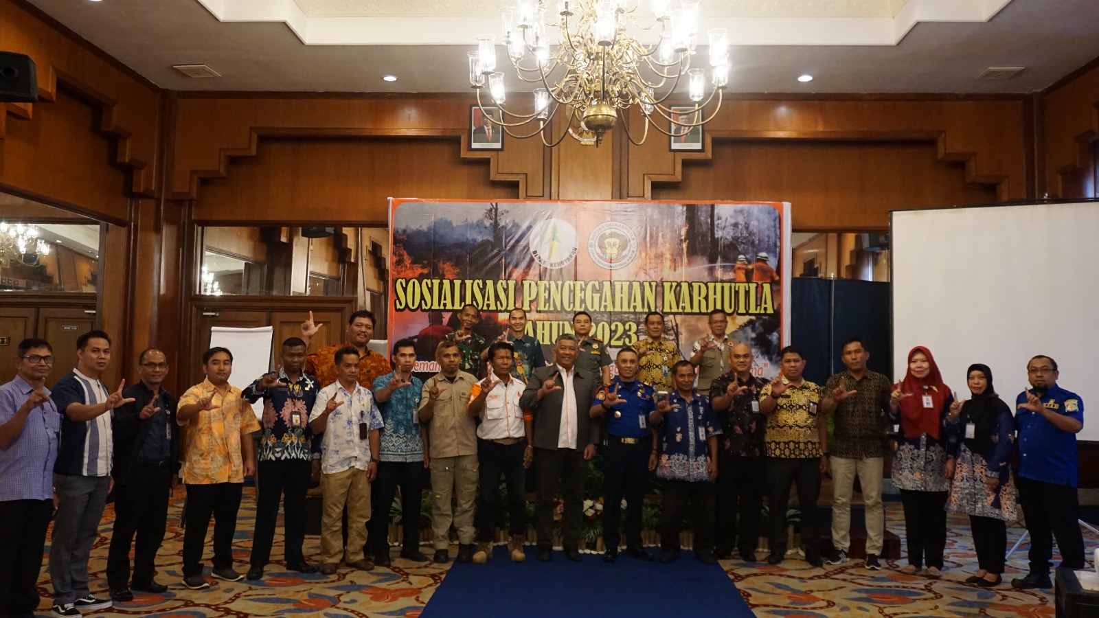 https://dishutkaltim.com/public/admin/images/gambar_berita/1678770552_WhatsApp Image 2023-03-14 at 13.08.09.jpeg
